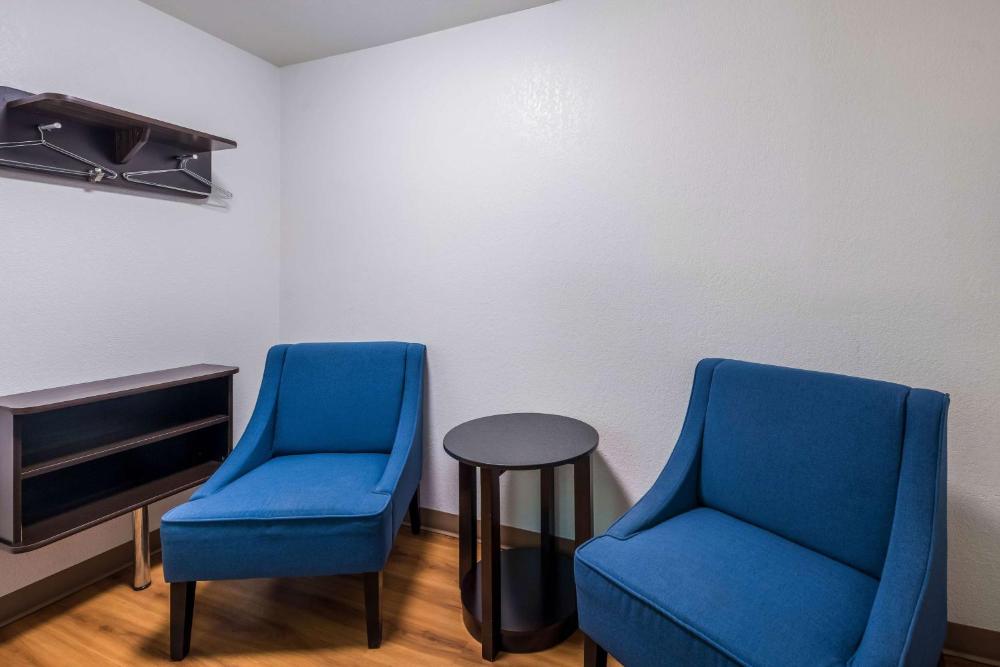 Deluxe King Room - Non-Smoking interior